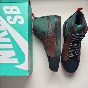 NIB Nike SB Zoom Blazer Mid Size 10 Women/8.5 Men